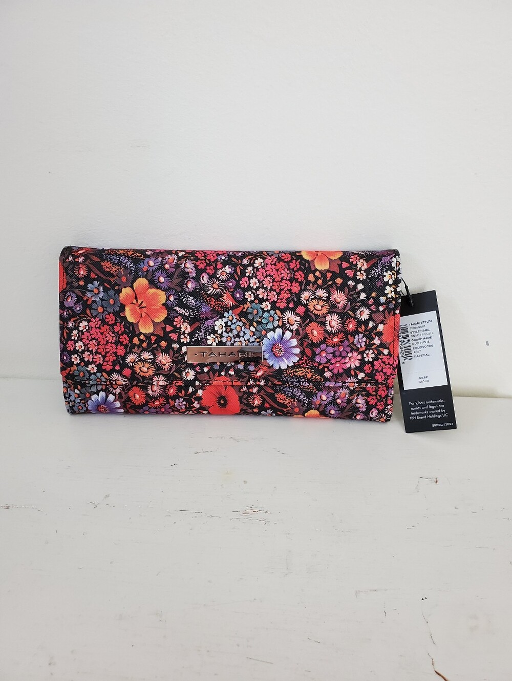 Tahari NWT Snap Trifold Wallet Queen Bee Floral